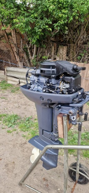 Eladó egy szép állapotú Yamaha rövid tribes 15 le csónakmotor