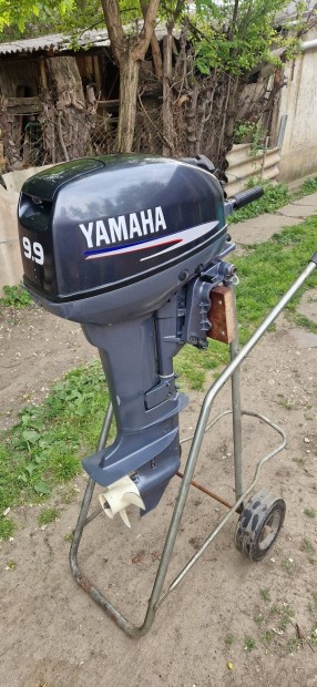 Eladó egy szép állapotú Yamaha rövid tribes 15 le csónakmotor