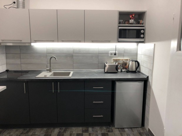 Elad� egy szob�s apartman Szeged belv�ros�ban!One-room apartment for s