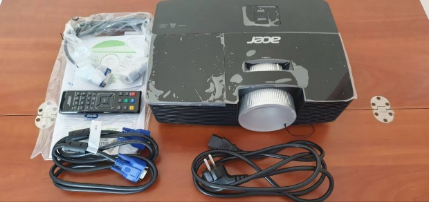 Elad egy j Acer X113PH projektor