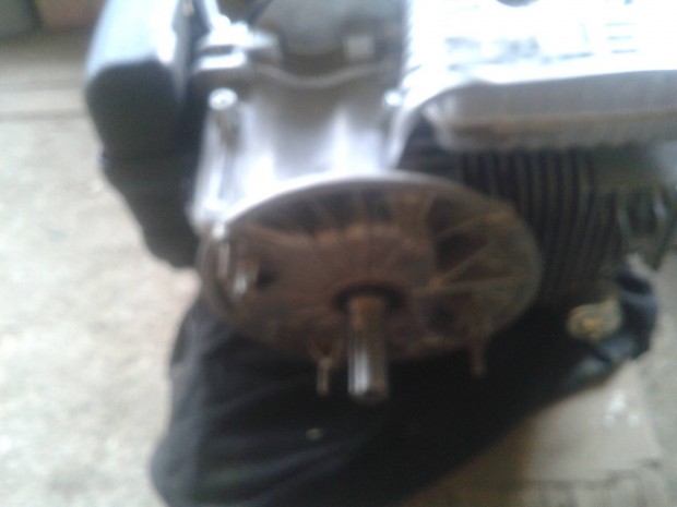 Eladó egy új Kawasaki motor robira