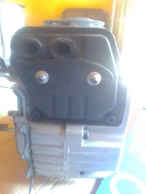 Elad� egy �j f�z�tt k�nai blok 