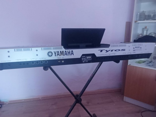 Elad egy yamaha tyros 1 es hibtlanul mkd szintetiztor 