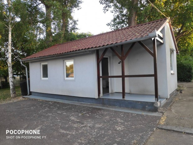 Elad� egy�b ipari ingatlan, Domb�v�r, K�zt�rsas�g utca