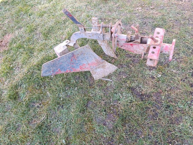 Elad� egyes eke kistraktorhoz