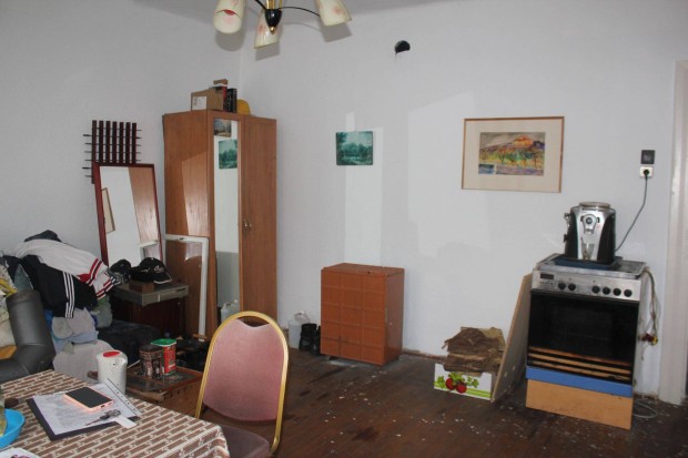 Elad� egyh�zaskesz�i h�z