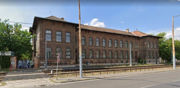 Elad� egykori iskola �p�let