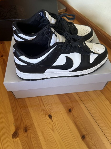 Elad egyszer hasznlt Nike Dunk Low Panda 44es