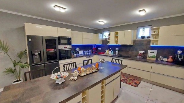 Elad� egyszintes csal�di h�z Kiskunlach�za frekvent�lt, m�gis csend