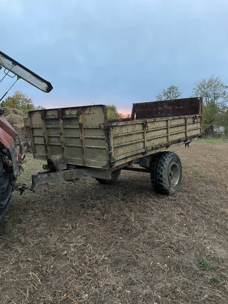 Elad egytengelyes ptkocsi