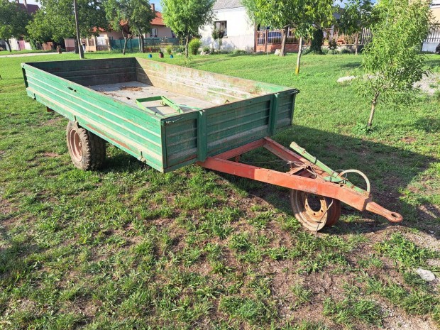 Elad egytengelyes ptkocsi paprok nlkl