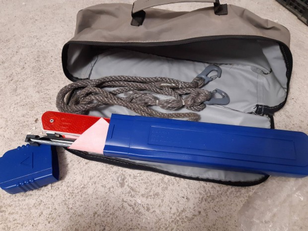 Elad elakadsjelz hromszg