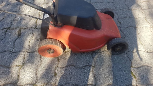 Eladó elektromos fűnyíró