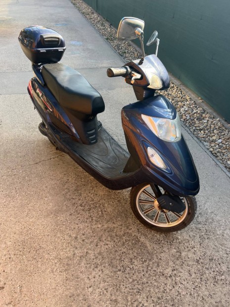 Elad elektromos ktkerek moped