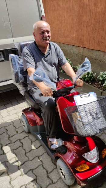 Elad elektromos moped
