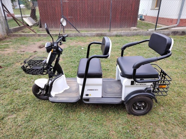 Elad elektromos moped