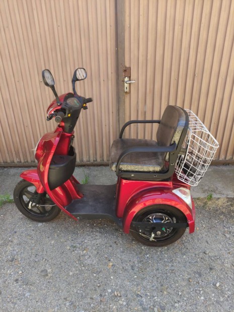 Elad elektromos moped