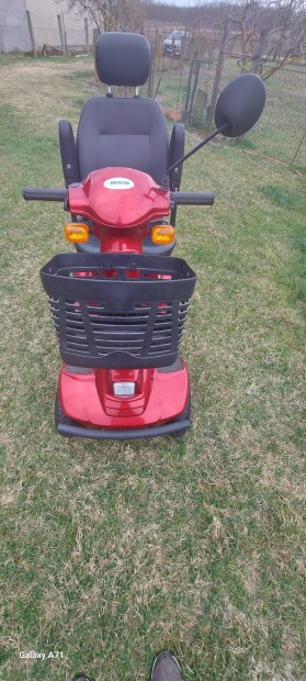 Elad elektromos moped 