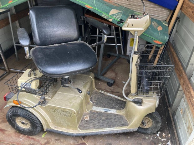 Elad� elektromos moped, rokkant kocsi, rehab kocsi.120000ft