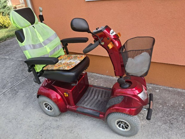 Eladó elektromos moped rokkantkocsi