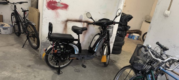 Elad� elektromos motorker�kp�r 