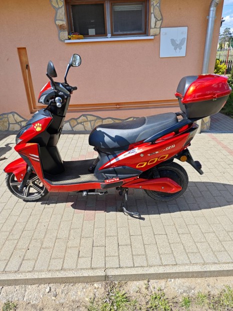 Elad� elektromos robog� 