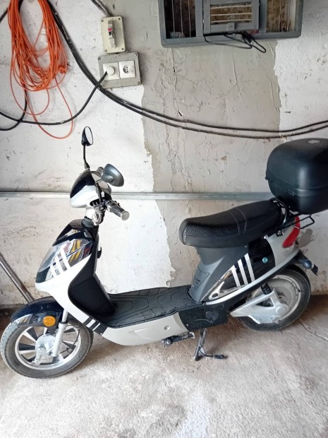 Eladó elektromos robogó. Rolelektro Eco-City 20, 350W.