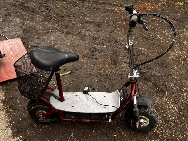 Elad elektromos roller