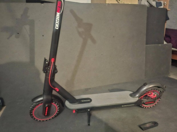 Elad elektromos roller