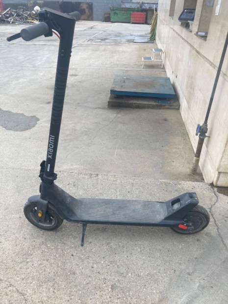 Elad elektromos roller