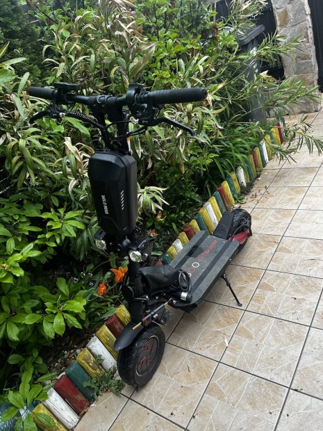 Elad elektromos roller