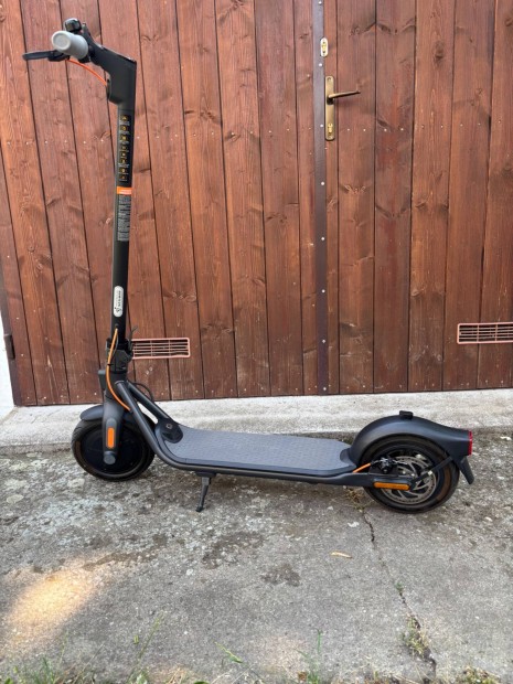 Eladó elektromos roller Segway Ninebot F30