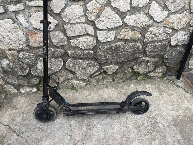 Eladó elektromos roller.