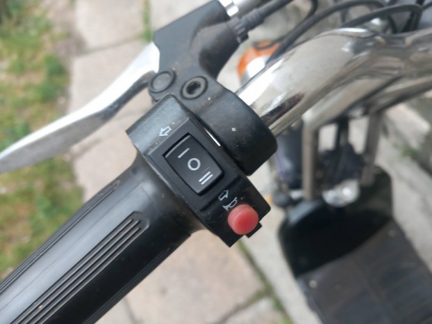 Elad elektromos roller. 