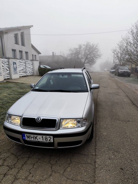 Eladó első kézből Svájban újonnan vásárolt skoda oktávia 4x4 gépkocsi