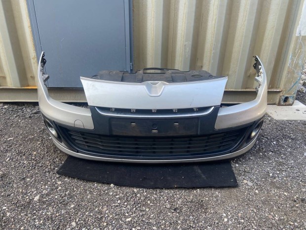 Eladó első lökhárító Renault Megane III (2013) 1.5 dCi