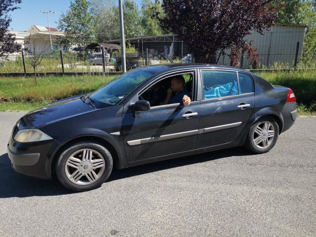 Elad els tulajdonostl egy megkmlt llapot, motorhibs gj