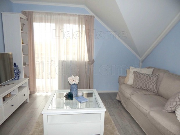 Elad� els�emeleti modern lak�s, medenc�vel, Balatonf�red k�zpontj�ban