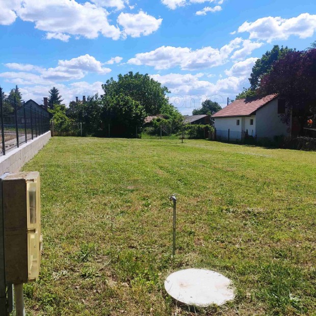 Elad� �p�t�si telek Balatonbogl�ron!