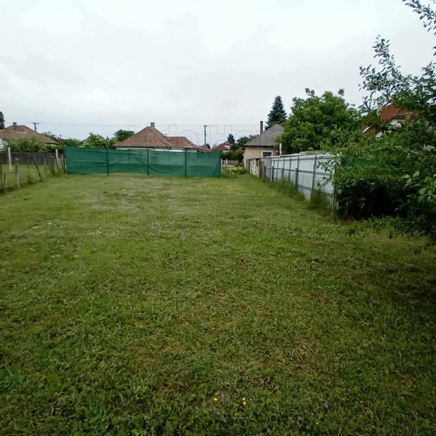 Elad� �p�t�si telek Balatonbogl�ron  nyugodt k�rnyezet, kiv�l�