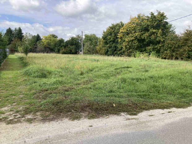 Elad� �p�t�si telek Cserszegtomajon