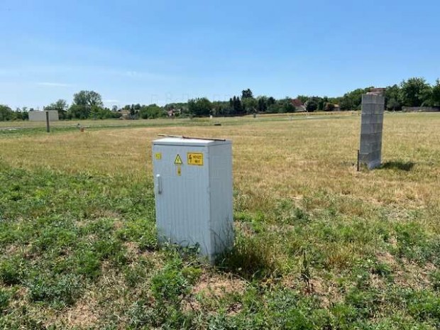 Elad� �p�t�si telek Fony�don!