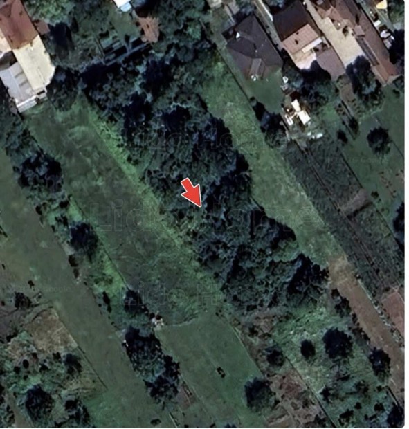 Elad� �p�t�si telek Gy�rszentiv�n k�zponti r�sz�n