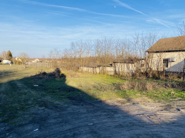 Elad� �p�t�si telek Hern�d