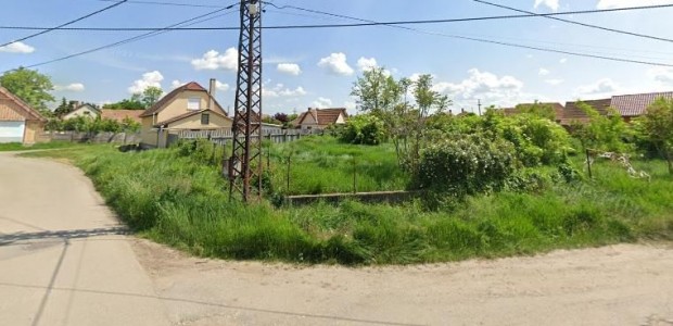 Elad� �p�t�si telek J�szap�ti k�zpontj�ban