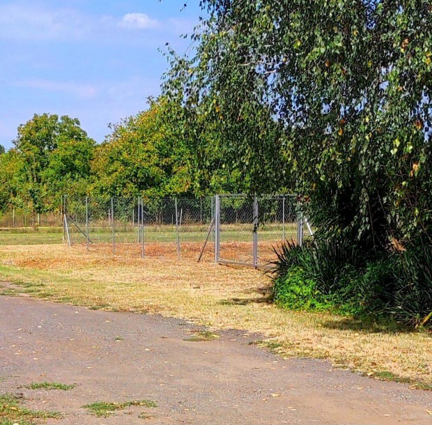 Elad� �p�t�si telek Kisoroszi