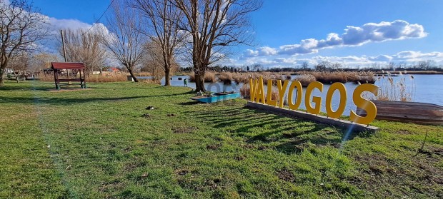 Elad� �p�t�si telek Kiszomboron, 150m-re a V�lyogos horg�szt�t�l, 1153