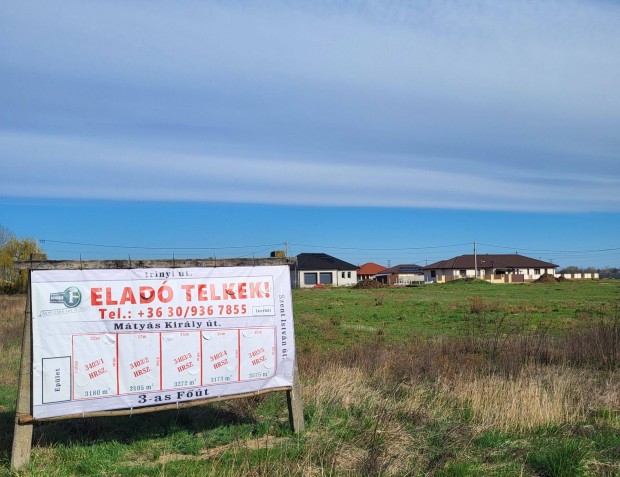 Elad ptsi telek Mlyiban, csaldi hzas vezetben,Teljes Kzmvel!