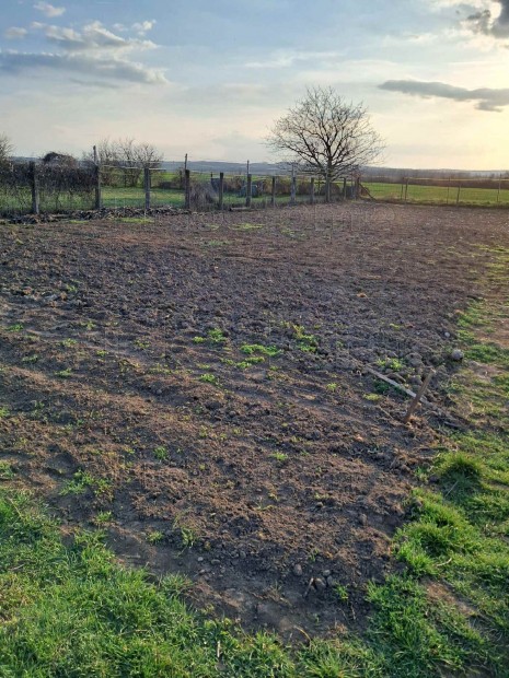 Elad� �pit�si telek Si�fok T�reki