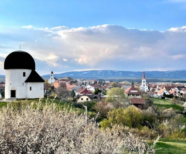 Elad ptsi telek a Balaton vonzskrzetben Veszprm megyben